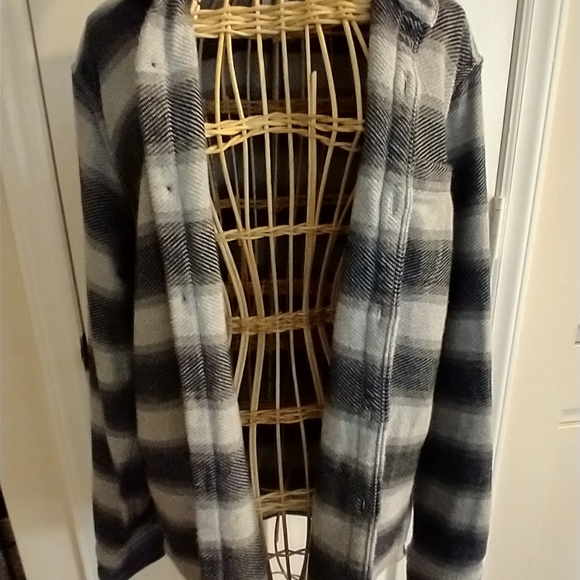 Shirt Gap COPY 100% Soft heavy Cotton button front plaid shirt - Picture 4 of 11